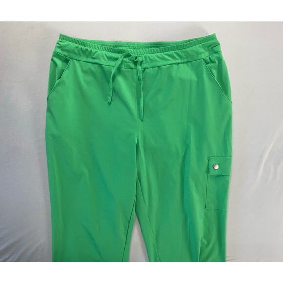 Chico's Zenergy Super Lightweight Pull On Microfiber Cargo Pants. Green, 1 (8) - Picture 5 of 9